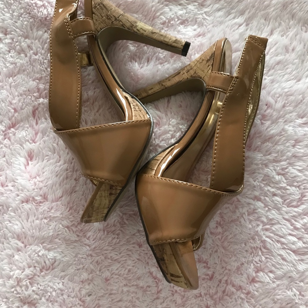 Sam & Libby size 6 beige sandals